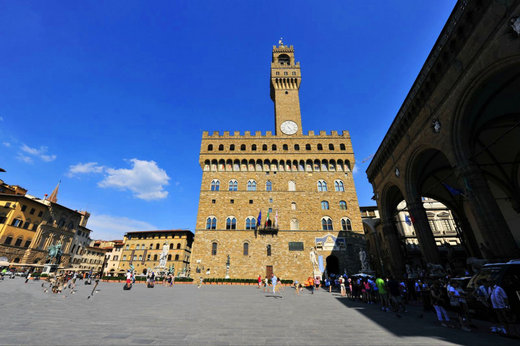 【意大利】实拍意大利最美的广场：佛罗伦萨市政厅广场-圣母百花大教堂,佛罗伦萨市政广场