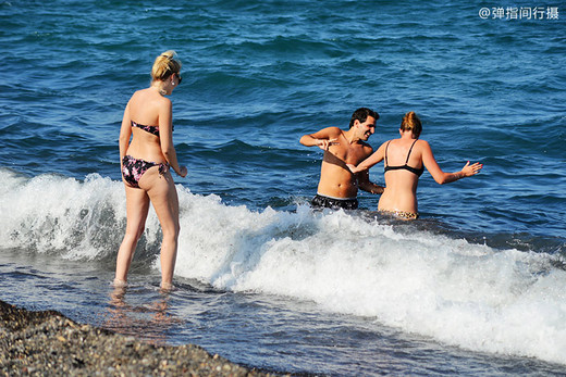 【希腊】游圣托里尼必去的香艳卡马利黑沙滩-费拉