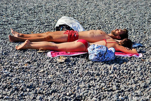 【希腊】游圣托里尼必去的香艳卡马利黑沙滩-费拉