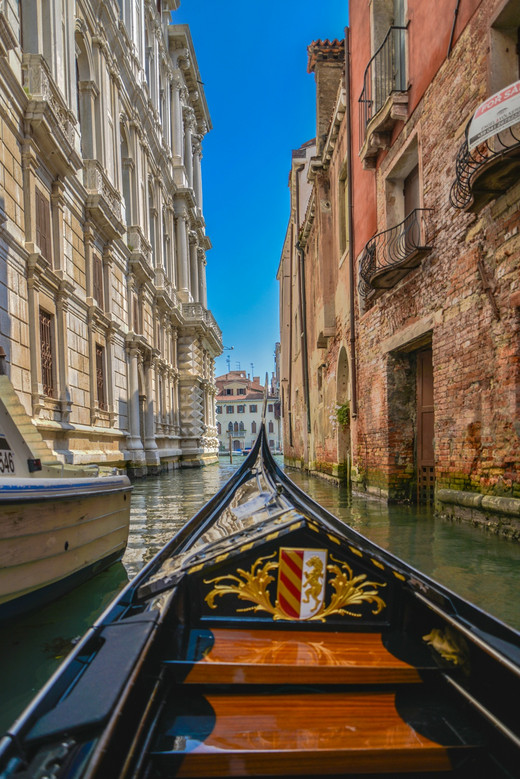 [威尼斯]坐着贡多拉，听着意大利帅哥的歌声游水城！
