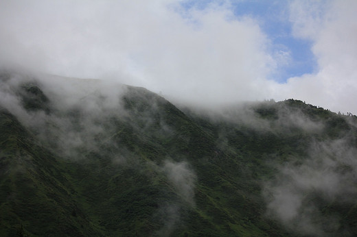 云雾缭绕的黄龙-五彩池,九寨沟