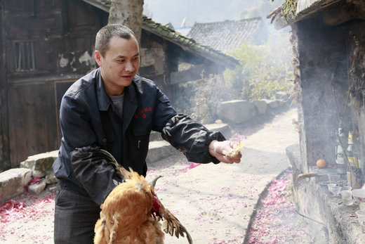 贵州：黔东南苗年杀鸡敬土地神的习俗