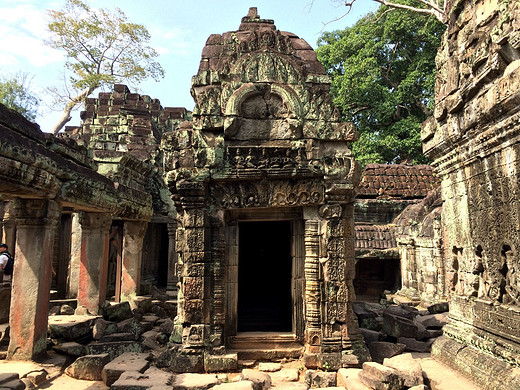 浮光掠影柬埔寨 六日游之二--吴哥古城  巴戎寺  广场  斗象台  圣剑寺  龙蟠水池-崩密列,女王宫,巴肯山,吴哥窟