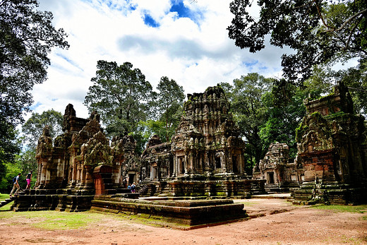 【柬埔寨14日】（2）去暹粒看建筑（骑行小圈）-茶胶寺,托玛侬神庙,周萨神庙,崩密列,女王宫