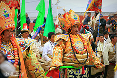 一年一度的藏民族亮宝节盛大游行