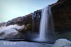 冰岛人用生命保护的瀑布