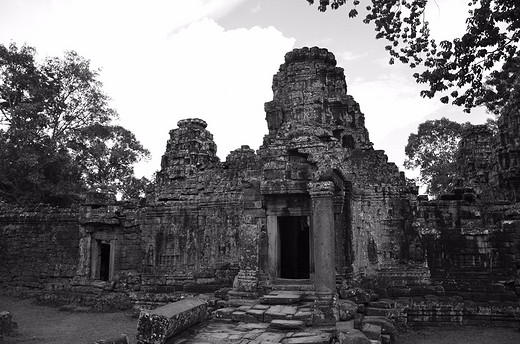 柬埔寨自由行之三-吴哥大圈 回廊深深，初识吴哥-巴肯山,豆蔻寺,皇家浴池,比粒寺,圣剑寺