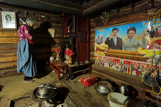 泸沽湖畔摩梭人，请来的老祖母和百年老屋-丽江