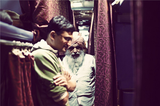 《女摄影师镜头中的印度》---- 体验印度火车二等舱的一次难忘经历（2）