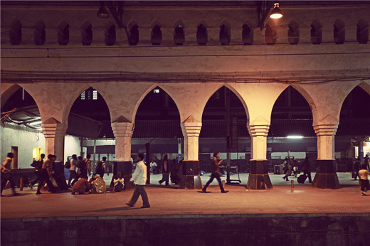 《女摄影师镜头中的印度》---- 体验印度火车二等舱的一次难忘经历（2）