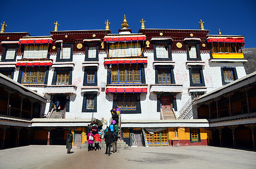 【西藏】坐着火车去拉萨，去看神奇的布达拉之三-哲蚌寺拜佛-布达拉宫