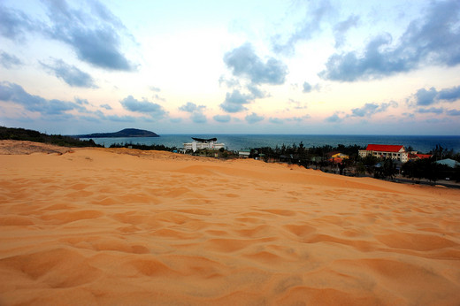 越南美奈，左手沙漠右手大海-白沙丘,仙女溪,红沙丘