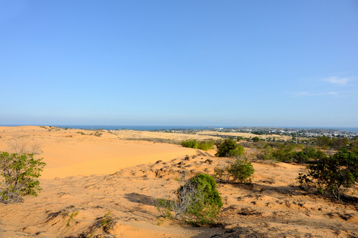 越南美奈，左手沙漠右手大海-白沙丘,仙女溪,红沙丘