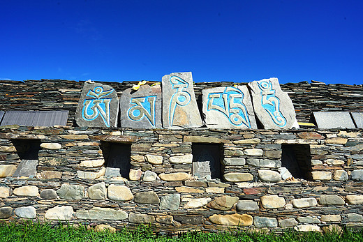 青海最大的石刻图书馆—夏日哈石经院-天峻县,海西蒙古族藏族自治州