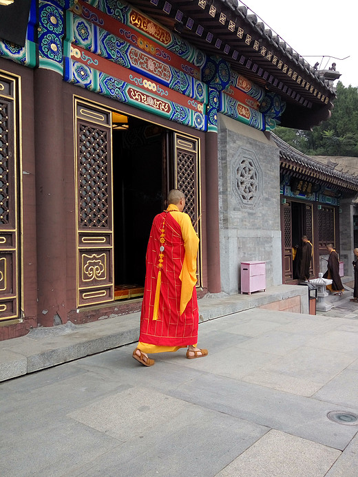 在昌平区有一个延寿寺，这个寺庙在一座山上，念经的声音在山间传的很远，听起来很动听……