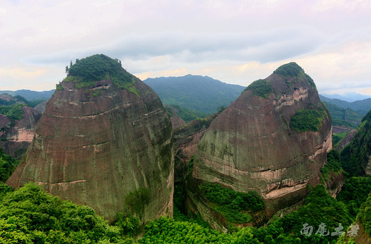 见过奇山，没见过这么像乳房的群山-资源县,八角寨,桂林