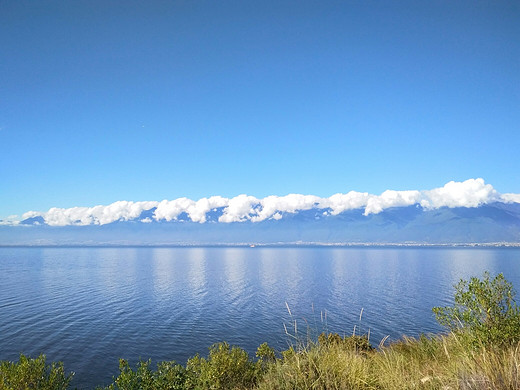 看着蓝天白云，心情都好多了-泸沽湖