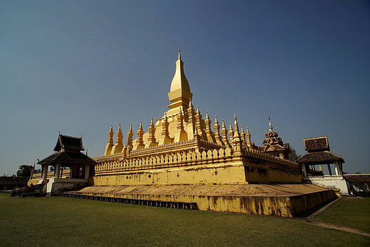 老挝寺庙有故事，一尊佛像几世纪的恩怨情仇-塔銮寺,西萨格寺,万象