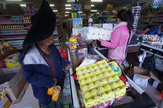 一个贫困的彝族老奶奶，牵动多少爱心人士的心-丽江,云南
