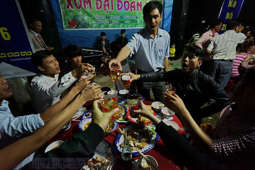 祭祖、村宴与春晚，看看越南人怎么过大年-岘港