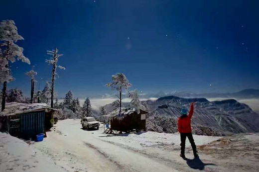 没错这就是四人同山，这可不是神话，这是人