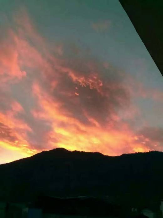 没错这就是四人同山，这可不是神话，这是人