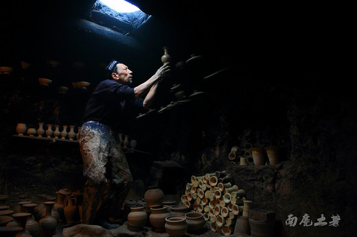 刻满喀什历史的土陶，还能传承多久-新疆