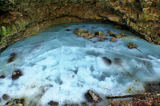 探秘镜泊湖一百万年前的这片地下森林-牡丹江