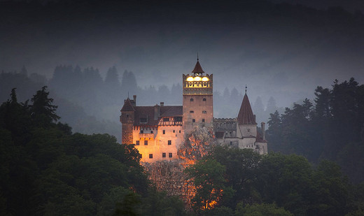 世界9大最美城堡，藏着你的童话梦-布拉格城堡,西庸城堡,温莎城堡,爱丁堡城堡,巴伐利亚