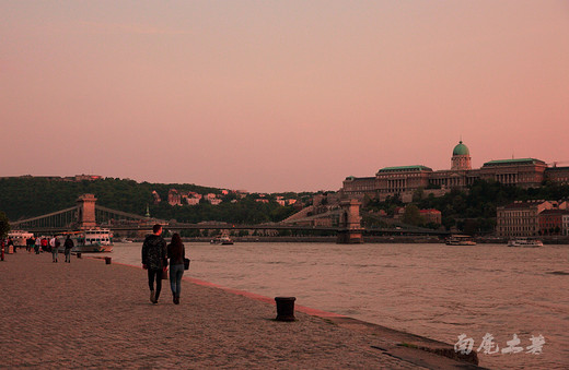 多瑙河流到这里最美，也最让人百感交集-布达佩斯