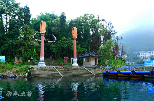 全国唯一纪念孟获的寺庙，竟然在这个仙境般的湖心-犍为县,凉山