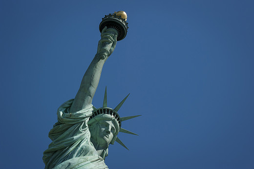 纽约，美丽的顽疾（3）——照耀世界的自由女神，高举灯盏伫立金门-自由女神像-纽约,美国