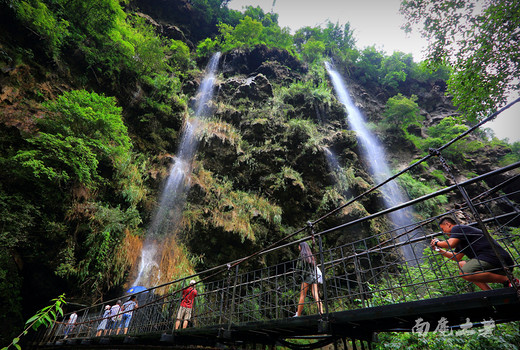 我坠机在飞瀑成群的马岭河谷-贵州