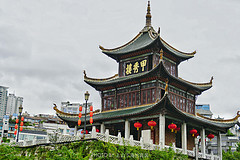 中国古建筑史上独一无二的甲秀楼，无愧于贵阳八景之一