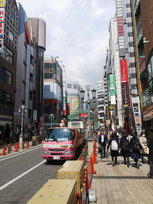 神户市位于日本西部京阪神大都市圈内,日本国际贸易港口城市