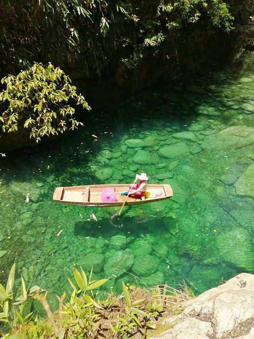 鹤峰躲避峡，空气清新，号称中国仙本那，有