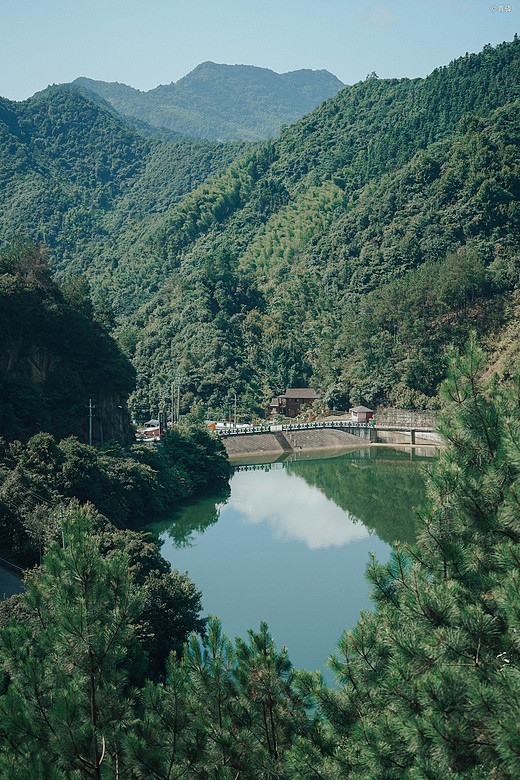 玩高空漂流，走人气网红玻璃天桥，属于桐庐珊瑚岭的别样乡村夏天