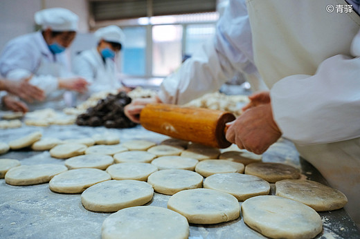 惦记了30多年的“香城麻饼”，是时光煮雨的味道-湘城老街,江苏