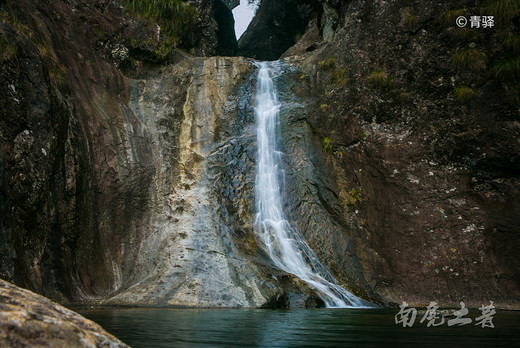 这条溪流串起大水壶，一壶接一壶，堪称为华夏一绝