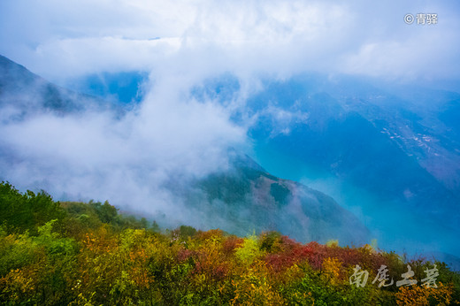 巫峡之巅新开一条神女天路，带你看三峡最美的红叶-长江三峡,巫山