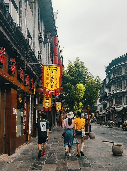 夏日清凉，黔州秘境，风光醉人心（二）-南充,甲秀楼,黔灵山,大七孔,小七孔