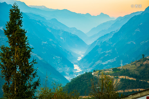 中国最后的秘境，大峡谷最佳观景村寨，遥望三江并流奇观-日照,怒江大峡谷,碧罗雪山,西藏