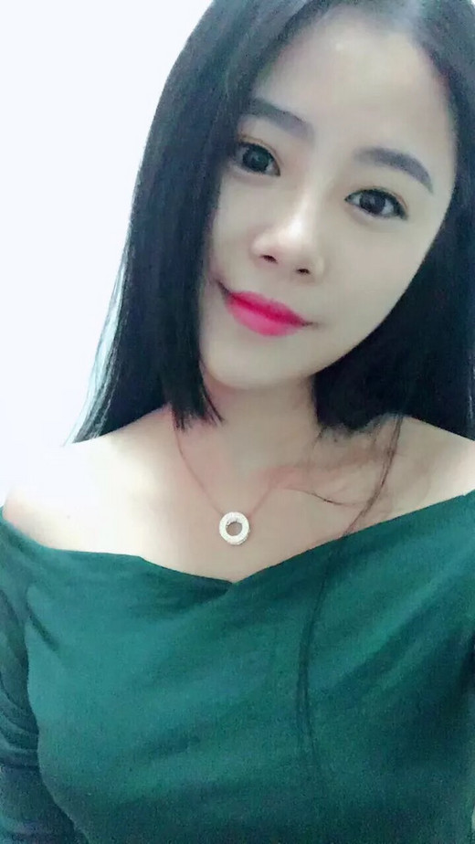 真人收费视频，需要的扫描二维码加微信