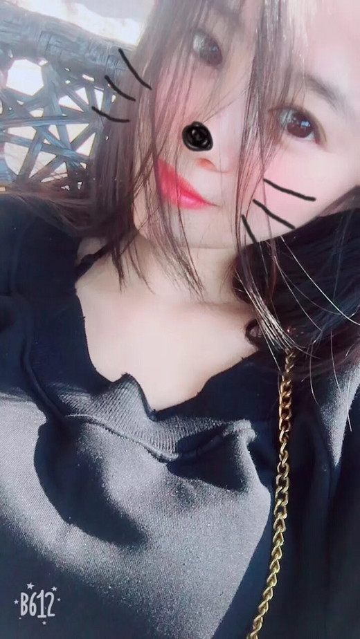 真人收费视频，需要的扫描二维码加微信