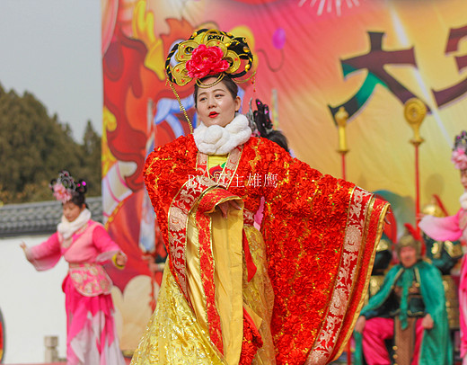 小时候集市上才有的杂耍，喷火、二鬼跤、盘鼓，竟在开封看到了