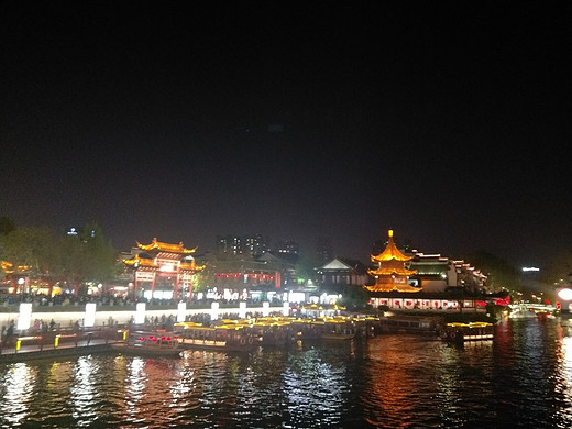 一时兴起，提前一天才预定酒店的我们，一出