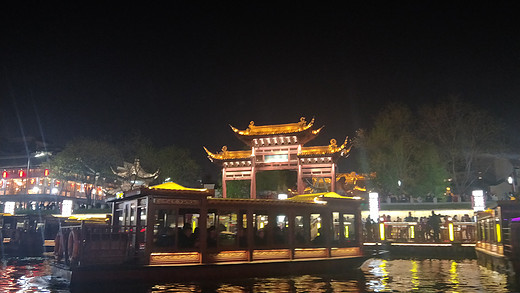 一时兴起，提前一天才预定酒店的我们，一出