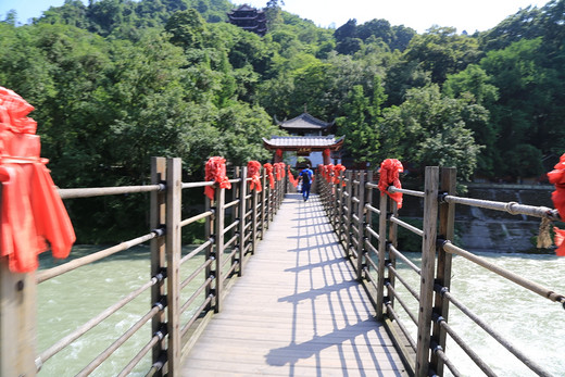 第一次四川行还在继续-锦里,宽窄巷子,青城山,春熙路,成都