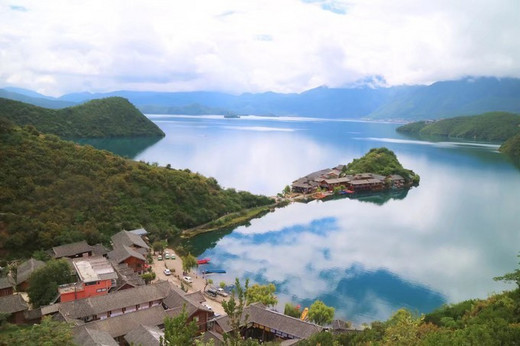 在丽江做一回走山人，走过泸沽湖的山间湖泊