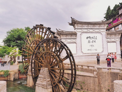 从香港到丽江，一千多米的距离，一场铭记青春的旅行